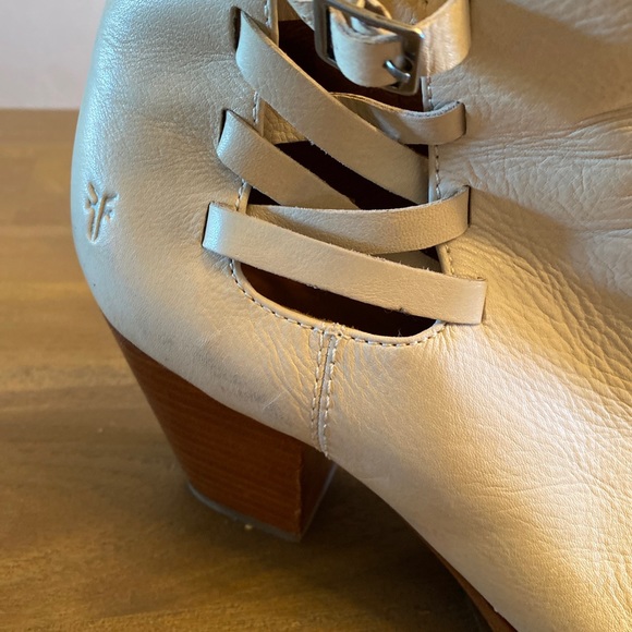 Frye Womens Reed Strappy Ankle Boots Ivory Cuban Heel Zip Up Pointed Toe 10 M - Picture 10 of 10